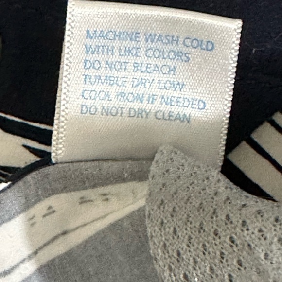 Southern tide sz med men’s shorts in navy and white newer - Picture 12 of 12